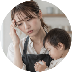 子育てと仕事の両立に悩む美容師の女性